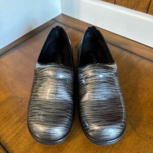 Savvy Black and Gray Slip-On Mules - size 9